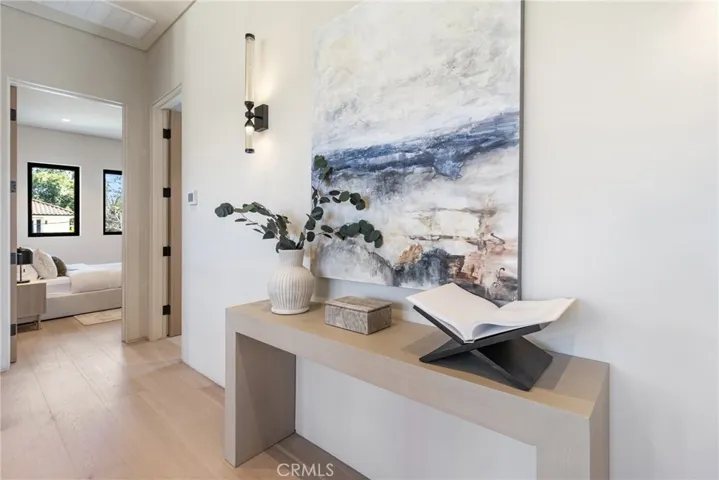 15721 Addison, Encino, California 91436
