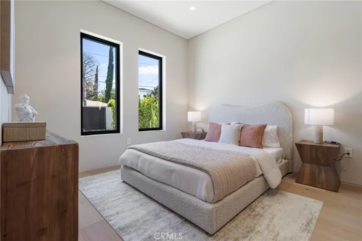 15721 Addison, Encino, California 91436
