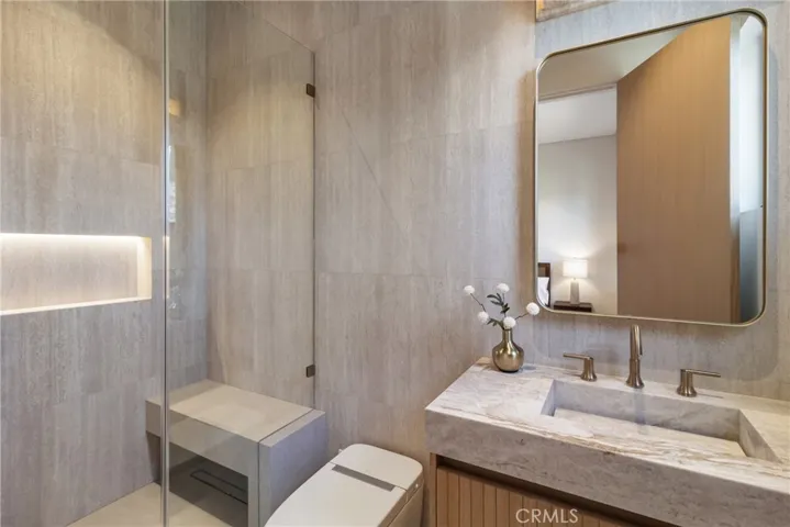 15721 Addison, Encino, California 91436