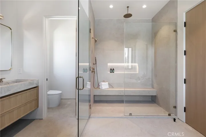 15721 Addison, Encino, California 91436