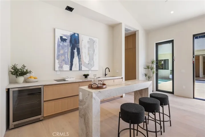 15721 Addison, Encino, California 91436
