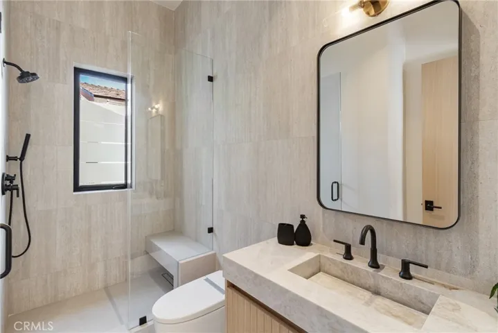 15721 Addison, Encino, California 91436
