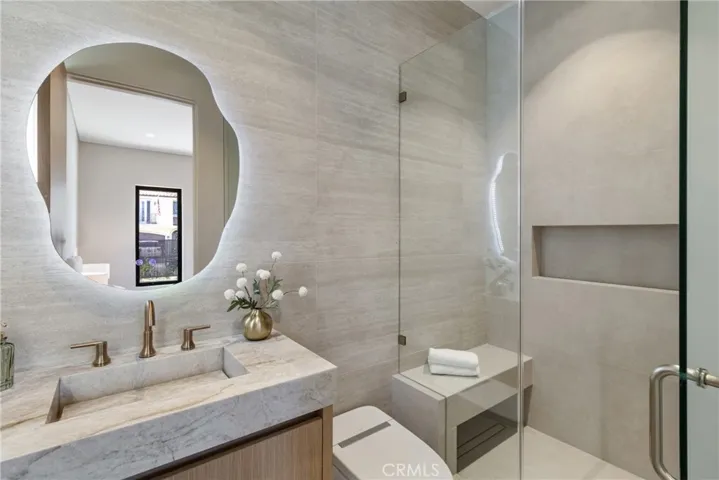 15721 Addison, Encino, California 91436
