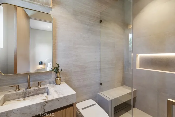 15721 Addison, Encino, California 91436