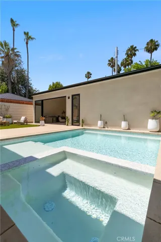 15721 Addison, Encino, California 91436
