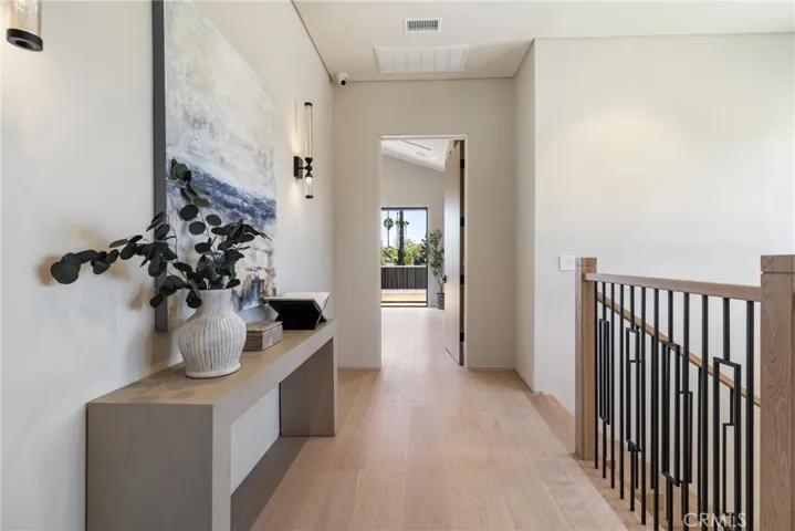 15721 Addison, Encino, California 91436