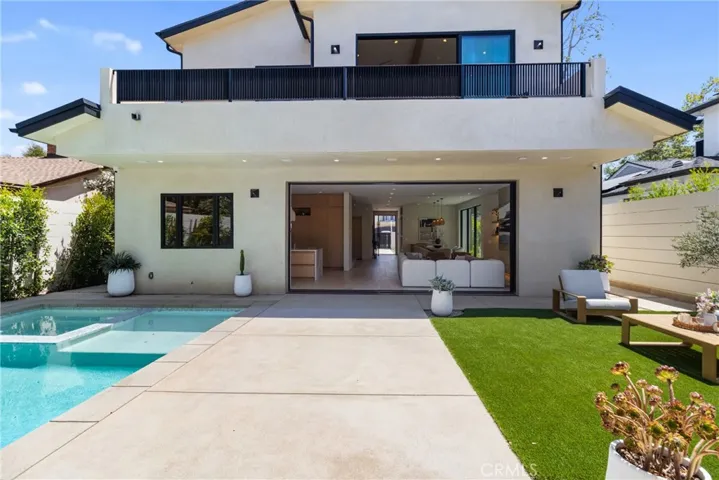 15721 Addison, Encino, California 91436