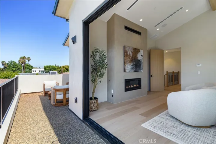 15721 Addison, Encino, California 91436