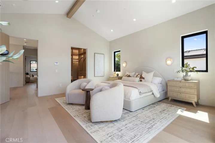 15721 Addison, Encino, California 91436