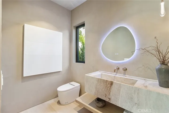 15721 Addison, Encino, California 91436