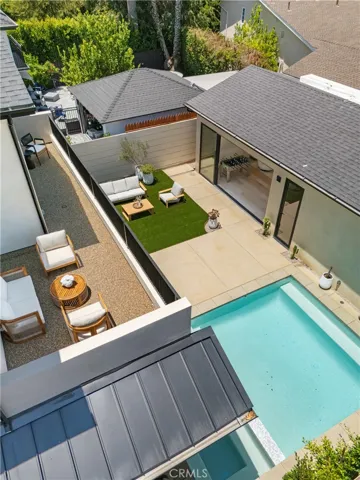 15721 Addison, Encino, California 91436