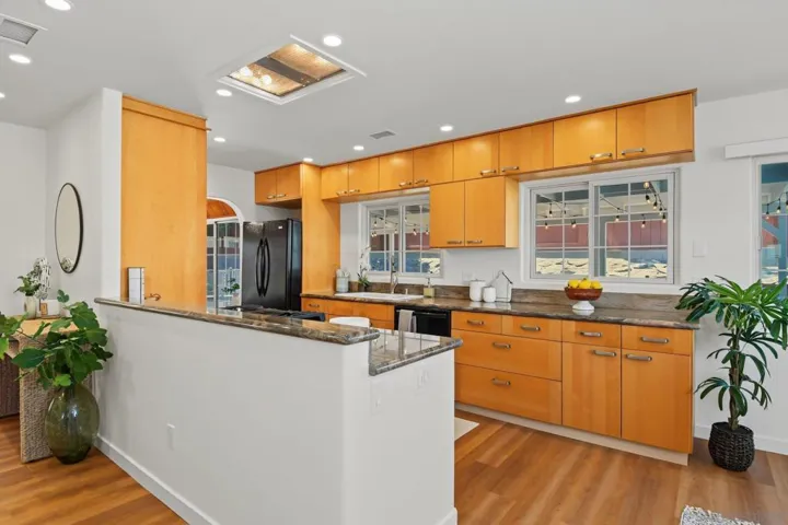 7118 Conestoga, San Diego, California 92120