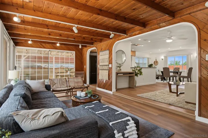7118 Conestoga, San Diego, California 92120