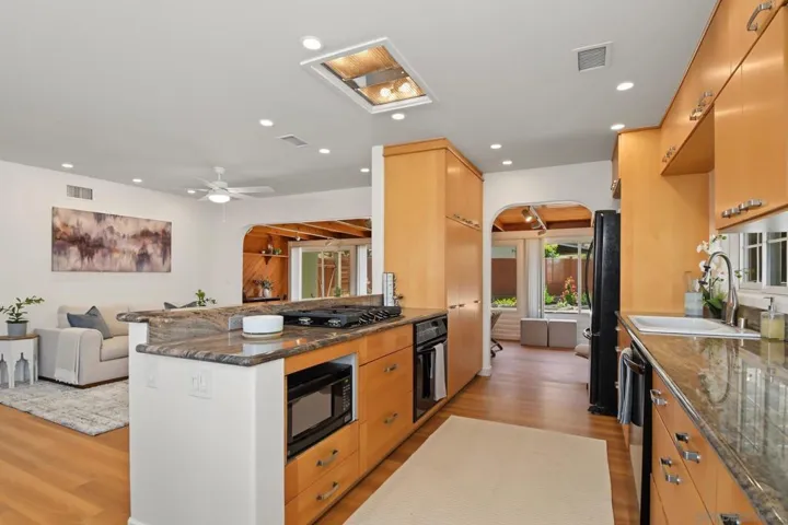 7118 Conestoga, San Diego, California 92120