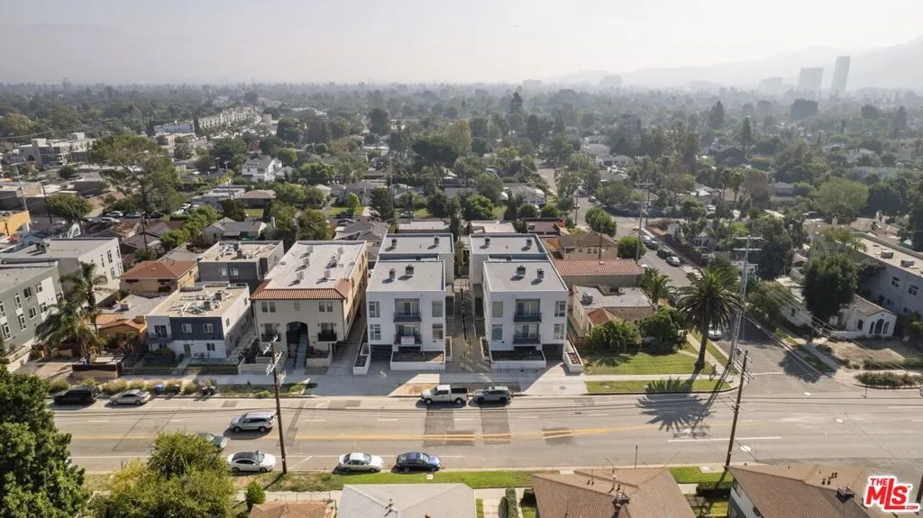 5114 Cahuenga Blvd