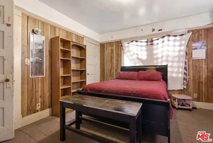 220 E 64th Street, Los Angeles, California 90003