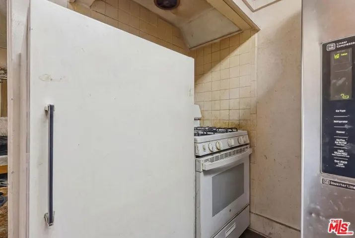 220 E 64th Street, Los Angeles, California 90003