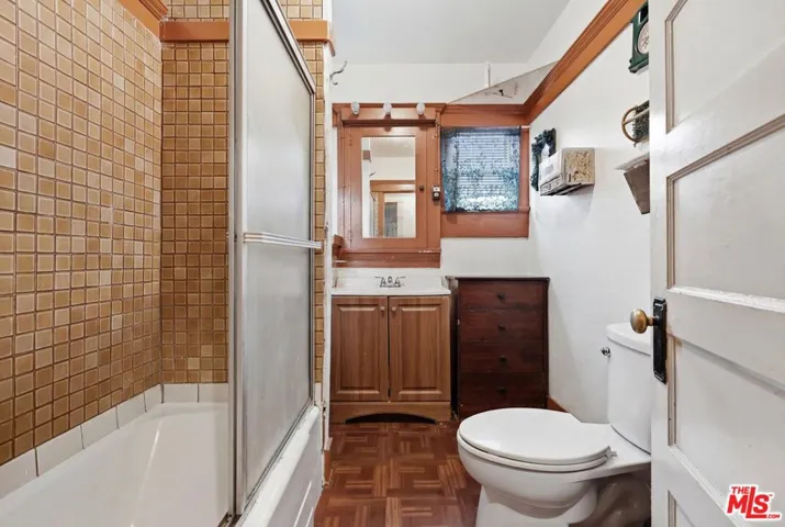 220 E 64th Street, Los Angeles, California 90003