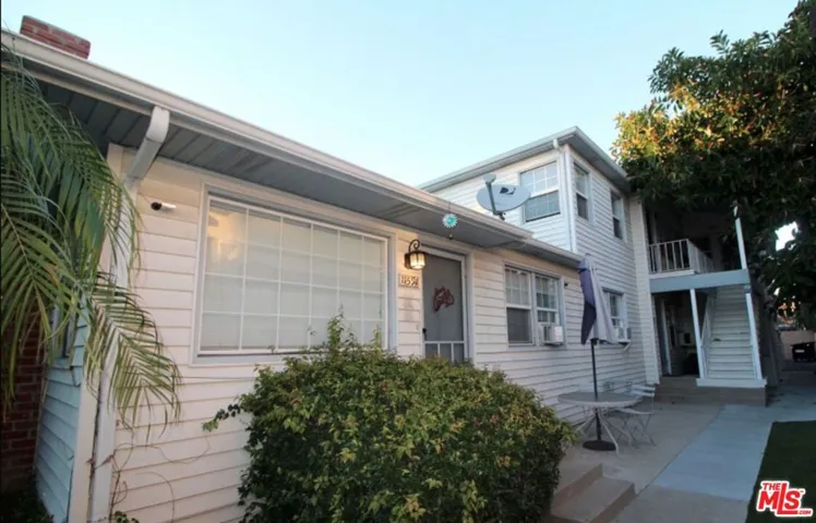 11591 Riverside Drive, North Hollywood, California 91602