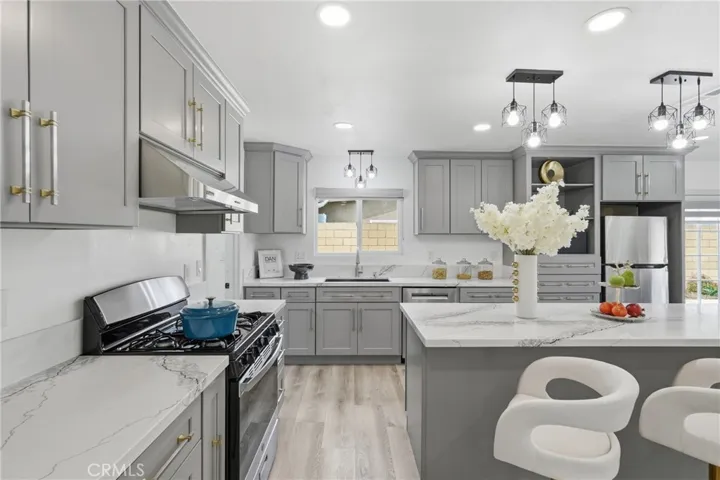 Remodeled Kitchen with Big Quartz Island and Quartz Counter Top
