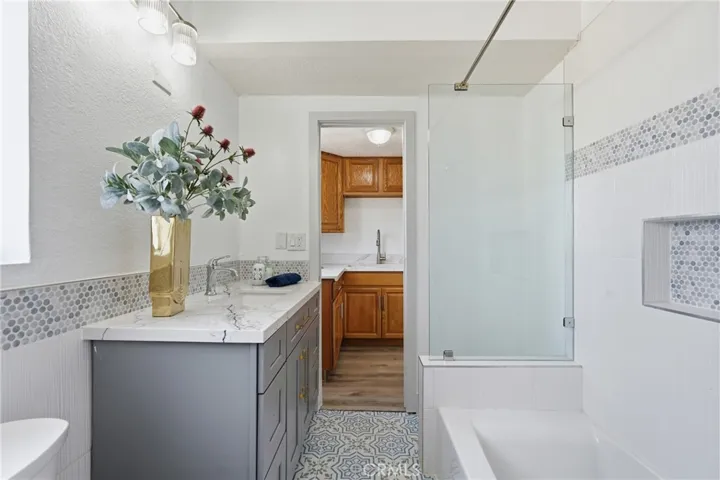 2nd Floor Bathroom #4