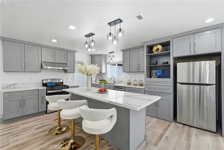 Remodeled Kitchen with Big Quartz Island and Quartz Counter Top