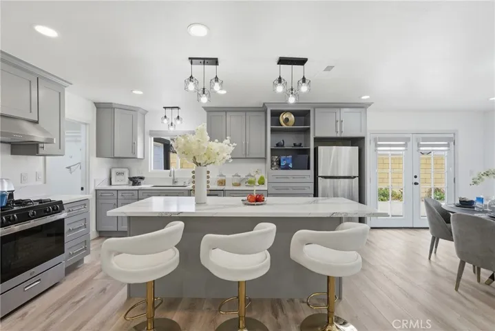 Remodeled Kitchen with Big Quartz Island and Quartz Counter Top