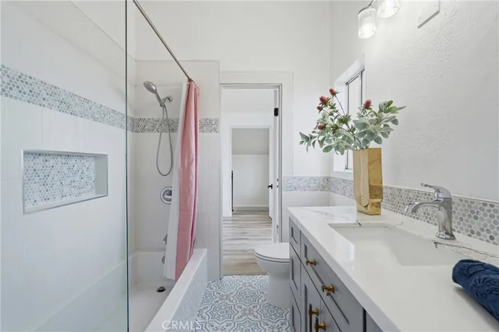 2nd Floor Bathroom #4