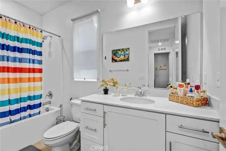 Bath 2 (upstairs)