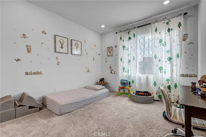 BR 2 (UPSTAIRS)