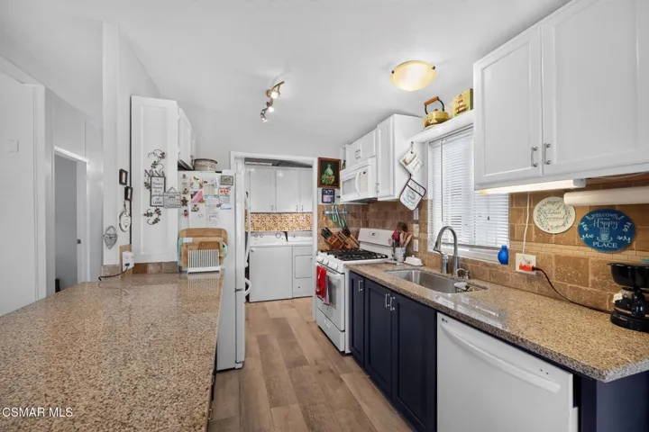 40_2400_Cienaga_St-Kitchen-1420