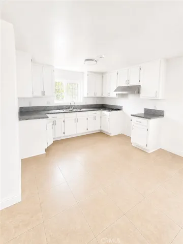 327 E Lanzit, Los Angeles, California 90061