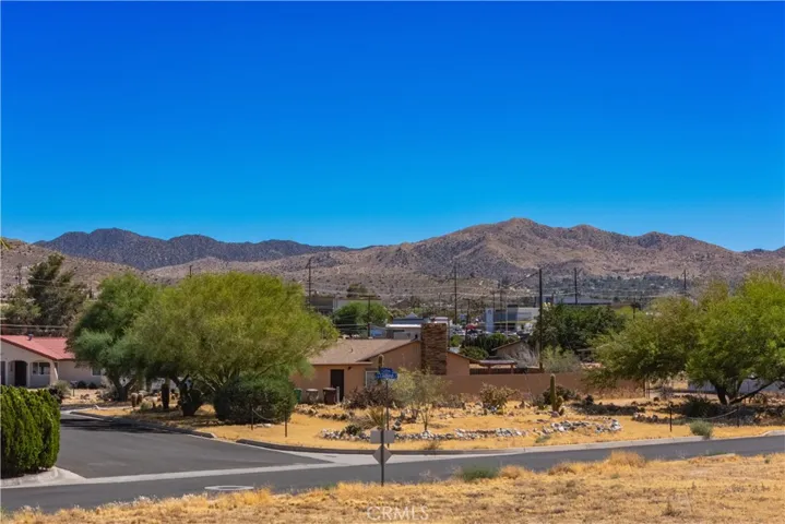 6770 Lindbergh Lane, Yucca Valley, California 92284