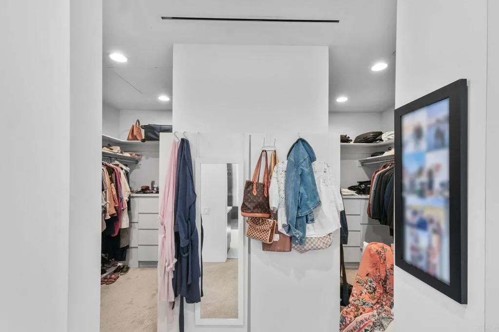 Dual Dressing Room / Walk-in Closet