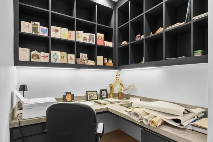 Personal office off kitchen