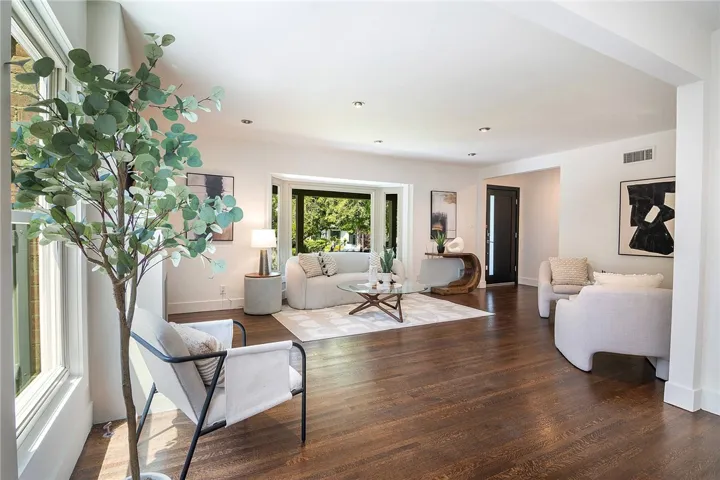 442 S Lamer Street, Burbank, California 91506