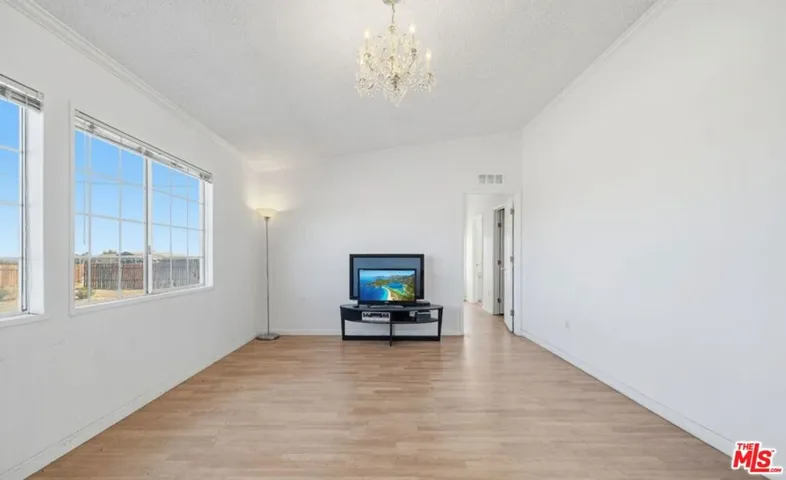 16670 E Avenue T4, Llano, California 93544