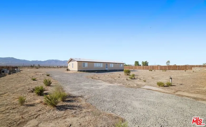 16670 E Avenue T4, Llano, California 93544