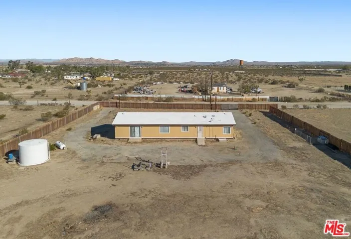 16670 E Avenue T4, Llano, California 93544