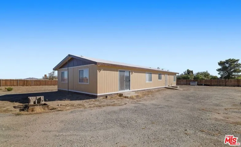 16670 E Avenue T4, Llano, California 93544