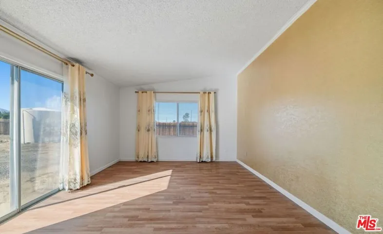 16670 E Avenue T4, Llano, California 93544