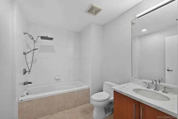 325 7th 1905, San Diego, California 92101
