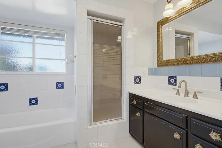 Guest bathroom shower and bath tub