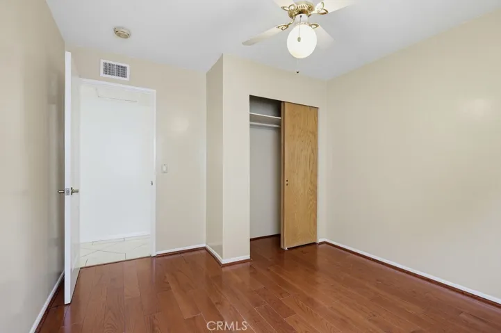 Guest bedroom 2 closet
