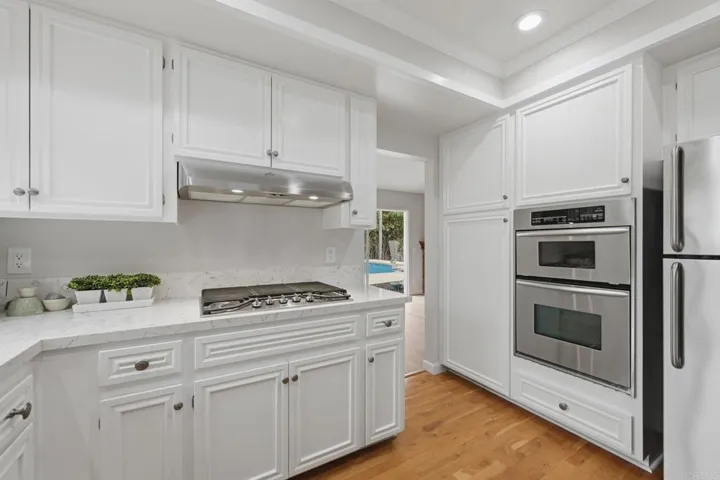 745 Black Hawk Circle, Vista, California 92081