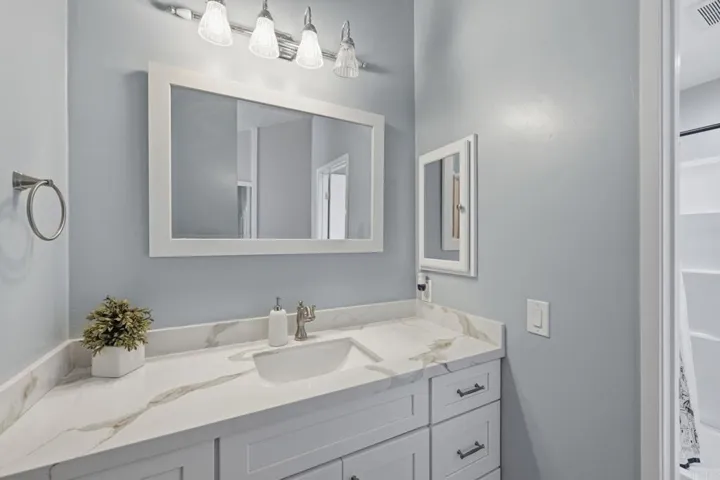 745 Black Hawk Circle, Vista, California 92081