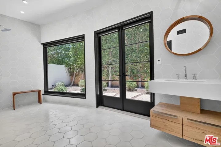 729 N Bedford Drive, Beverly Hills, California 90210