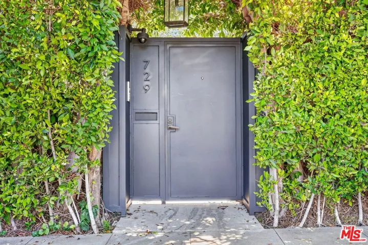 729 N Bedford Drive, Beverly Hills, California 90210