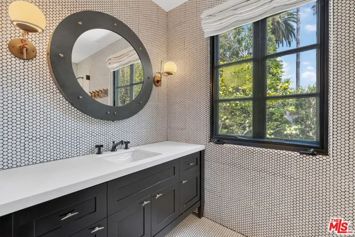 729 N Bedford Drive, Beverly Hills, California 90210