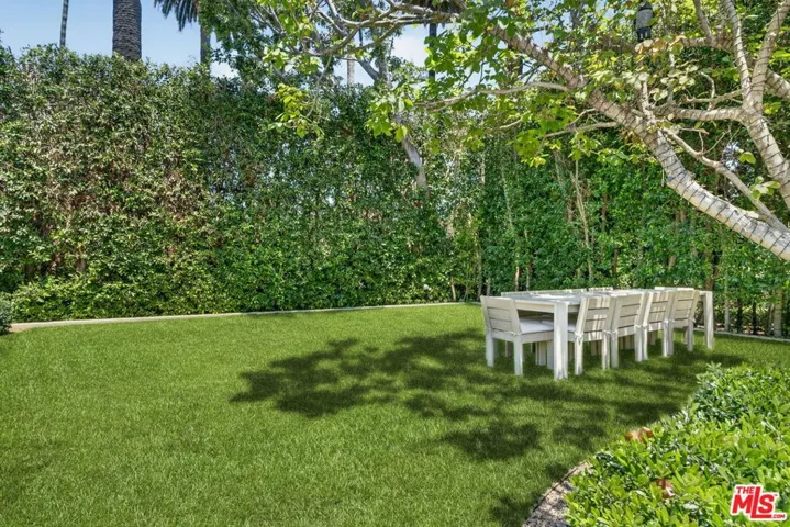 729 N Bedford Drive, Beverly Hills, California 90210